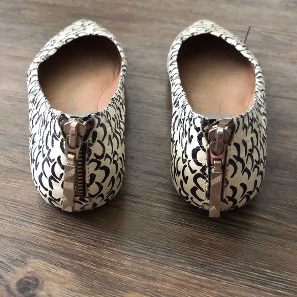 Black & White Dolce Vita Flats - Picture 3 of 4